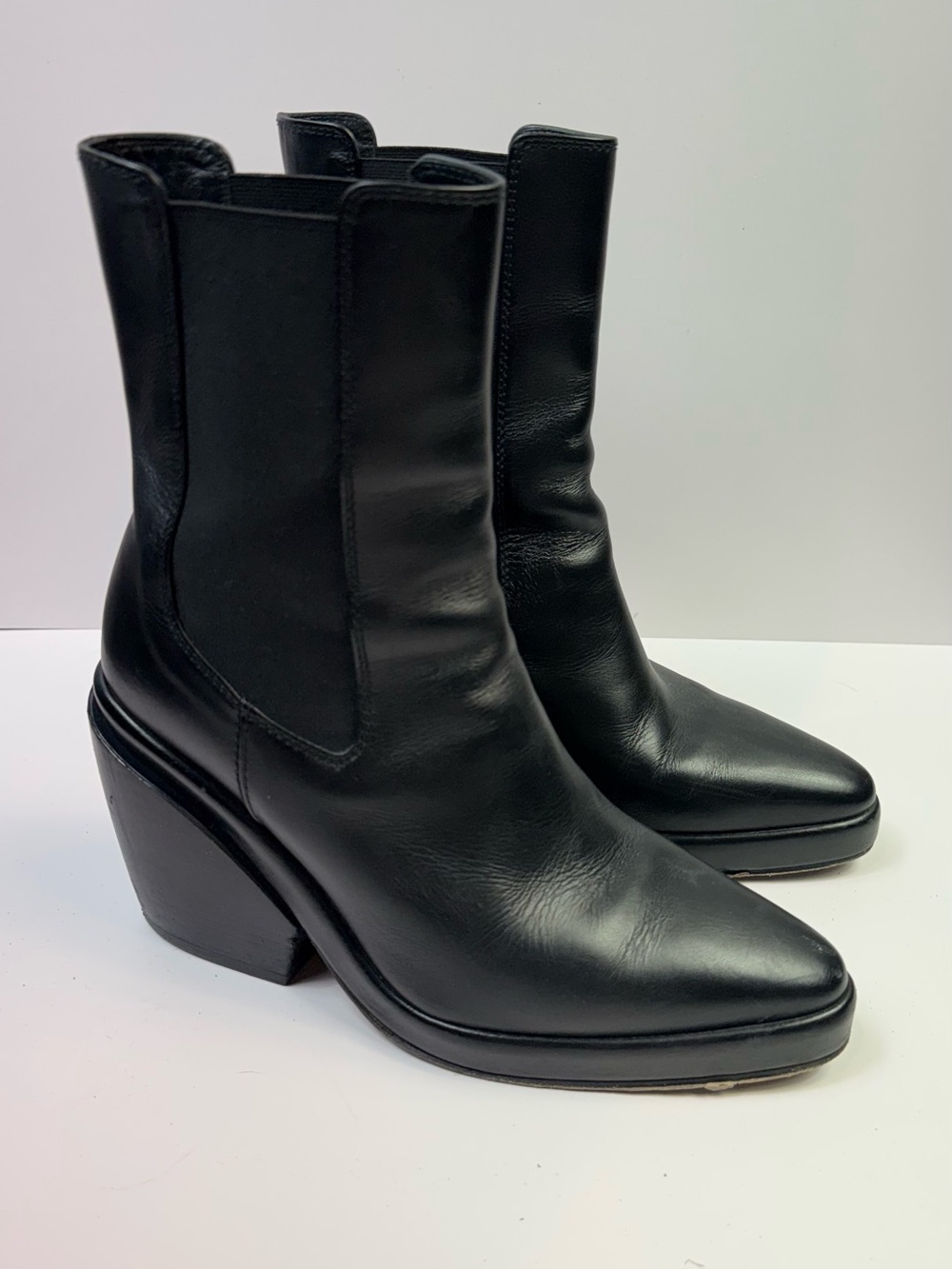 FRAME Black Leather Chelsea Ankle Boots Size 38 with Original Box & Dust Bag